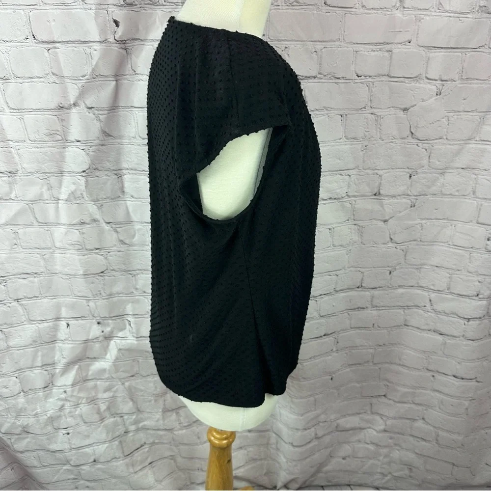 Talbots Black  swiss dot Textured Blouse sz L pleated neckline cap sleeve